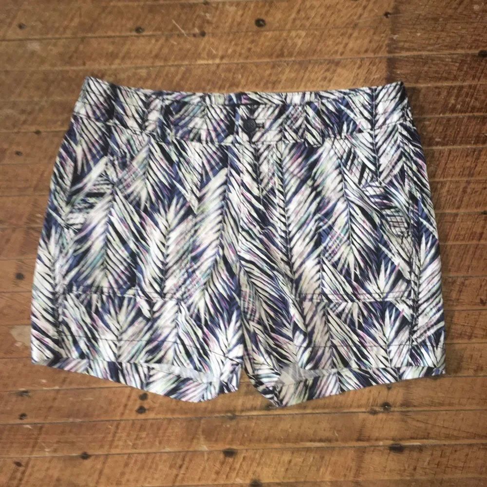 Banana Republic flat front palm leaf shorts